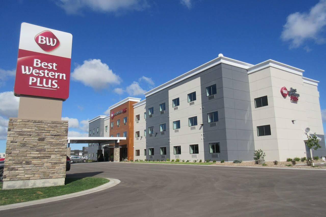 Best Western Plus Morden Hotel Exterior photo